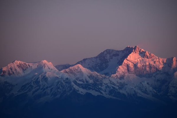Quels sont les meilleurs sentiers pour une randonnée dans les montagnes des Rocheuses?