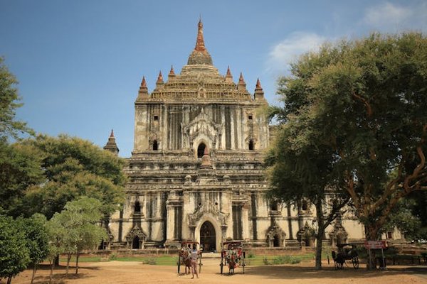 Comment découvrir les trésors cachés des temples de Bagan, Myanmar : itinéraires et conseils pratiques ?